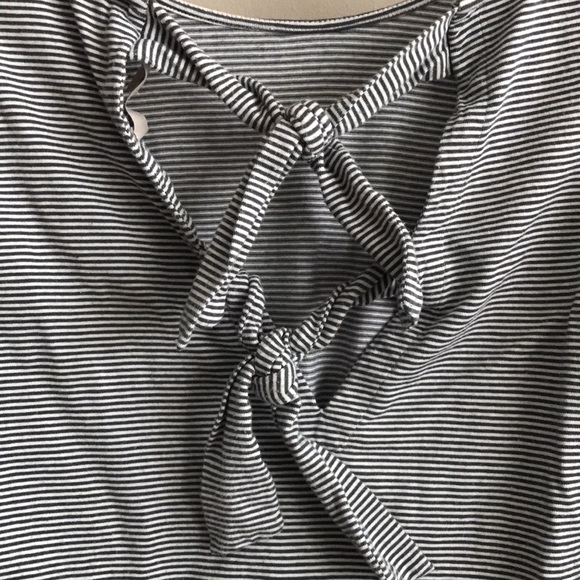 Striped Tank with Bow Details - Picture 4 of 4